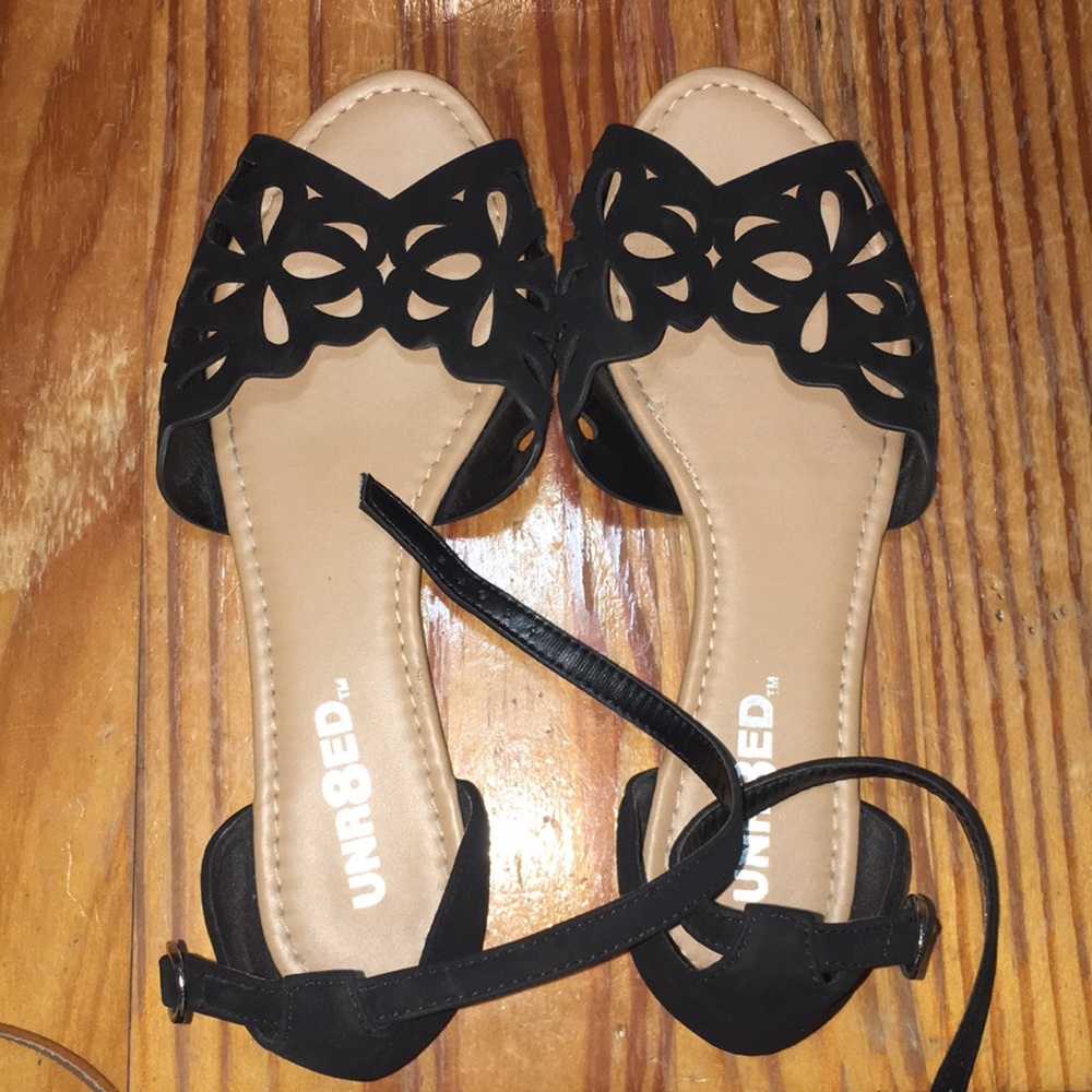 Black 8.5 Strappy Sandals